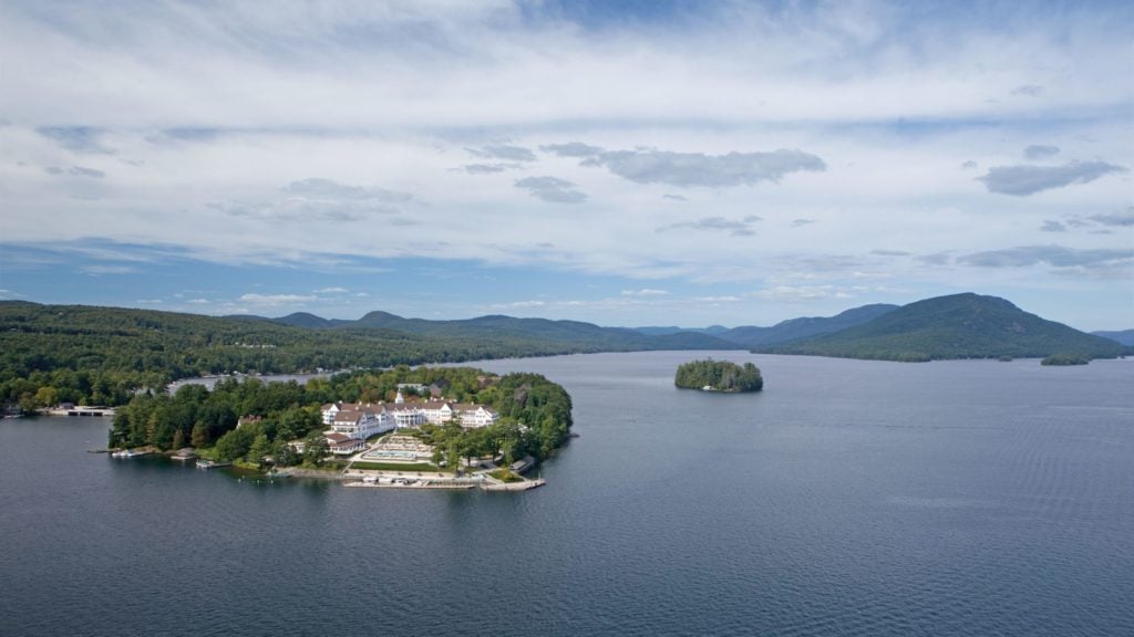 vista aèria de The Sagamore Resort i Lake George