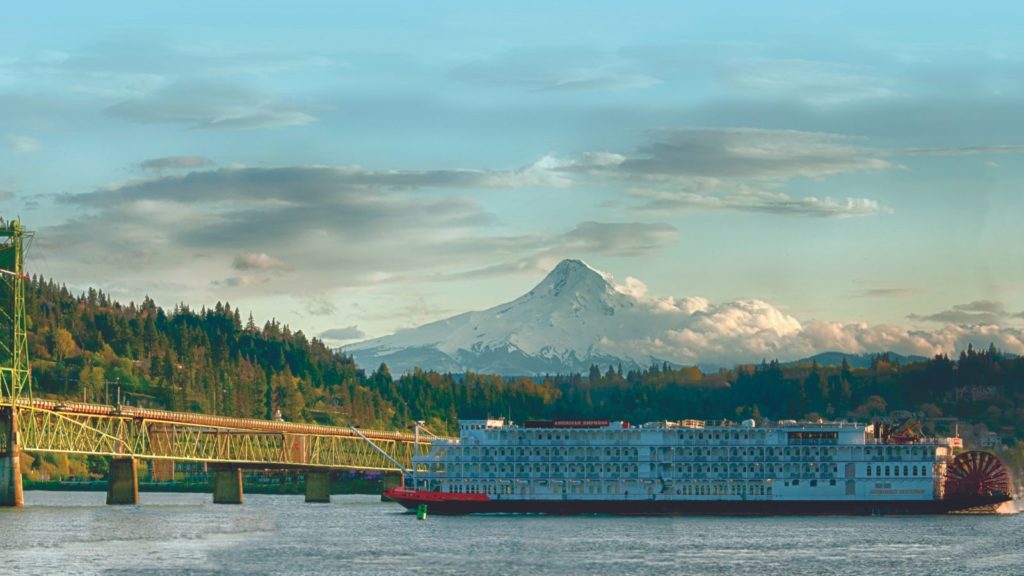 American Empress near the Hood River Bridge (Photo: Action Now Photography)