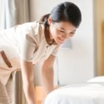 Hotel housekeeper changing sheets (Photo: bluejeanimages/Envato)