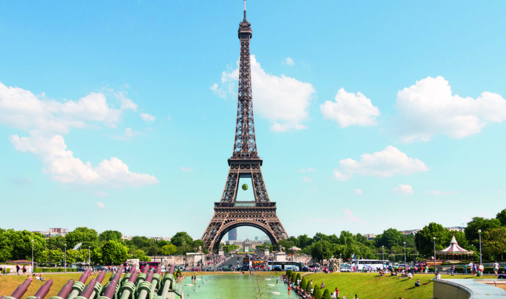 Eiffel Tower in Paris (Photo: Sarah Sergent / Paris Tourist Office)
