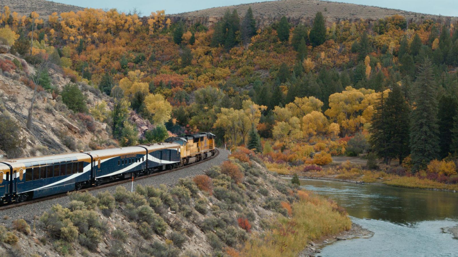 Rocky Mountaineer's Rockies to Red Rocks route is one of the best fall foliage train rides in the U.S. (Photo: Rocky Mountaineer)
