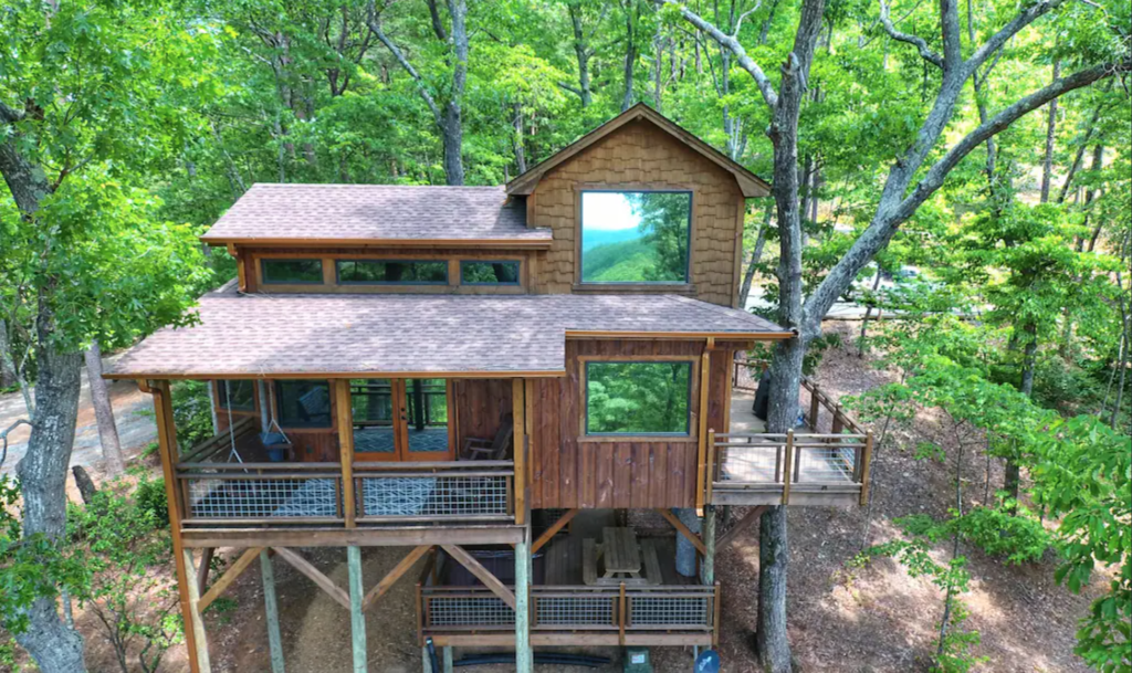 Canopy Blue Luxury Treehouse hotel near Blue Ridge