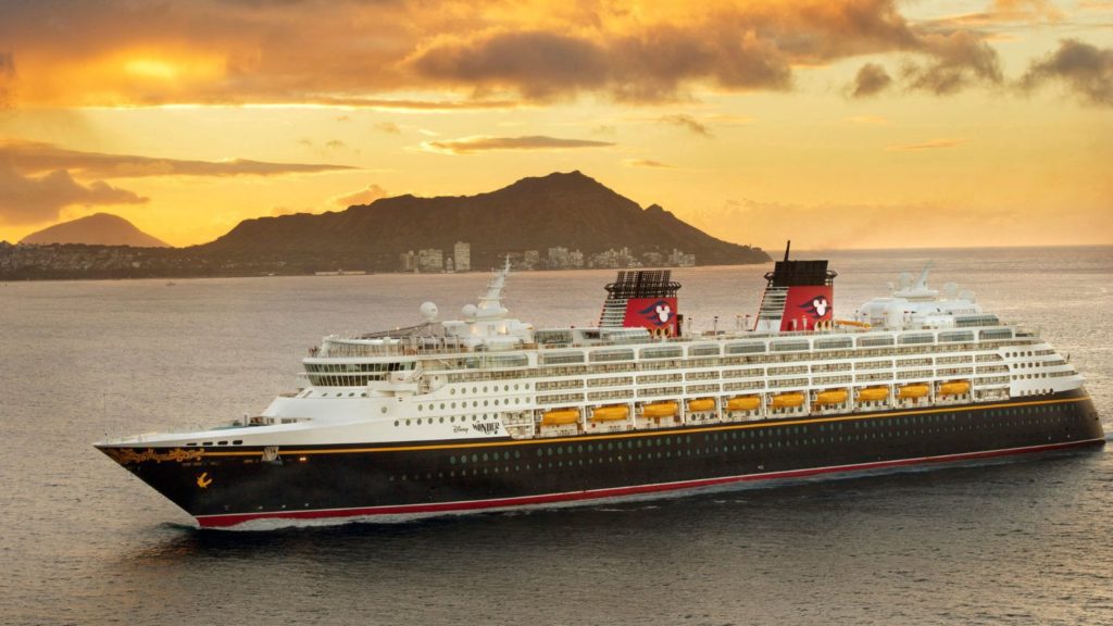 Disney Wonder in Hawaii (Photo: Disney Cruise Line)