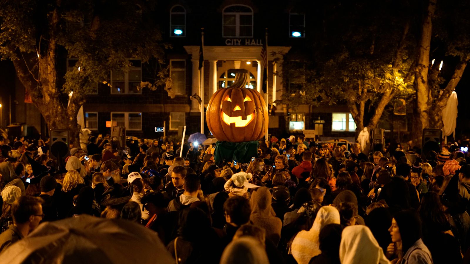 Lighting of the Great Pumpkin in St. Helens, Oregon (Photo: City of St Helens)