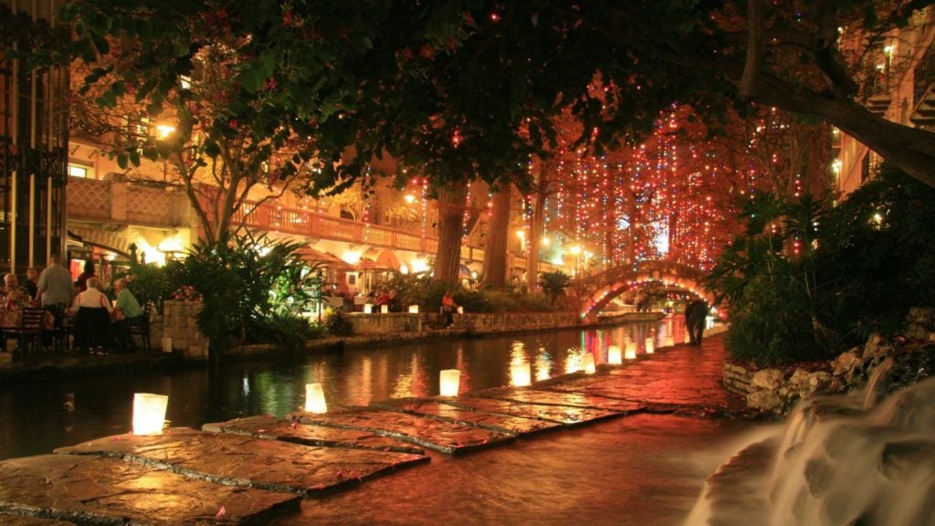 San Antonio River Walk at Christmas (Photo: Visit San Antonio)
