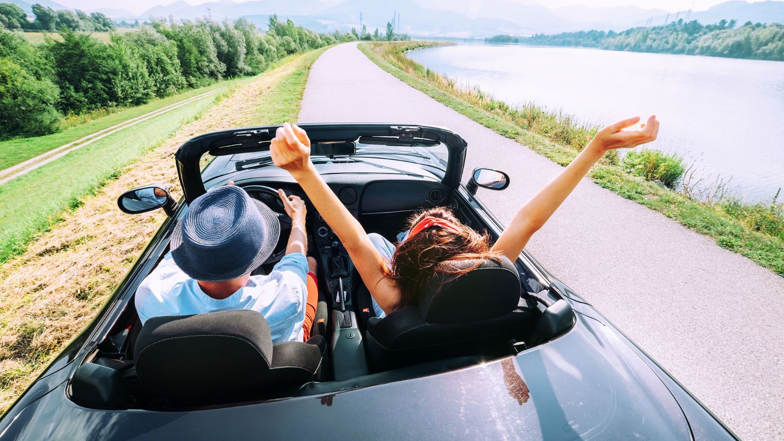 Couple in a convertible rental car (Photo: Shutterstock)