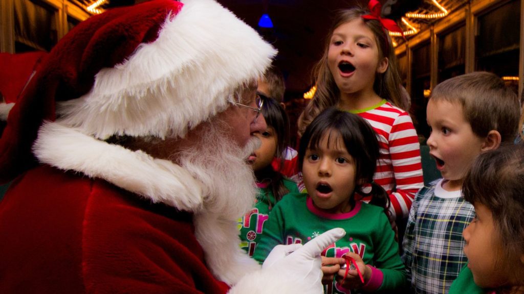 Kids meeting Santa on a Christmas train ride (Photo: Grand Canyon Railway)