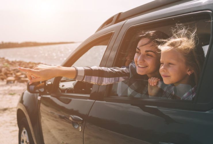 Mother and daughter on a road trip (Photo: Shutterstock)