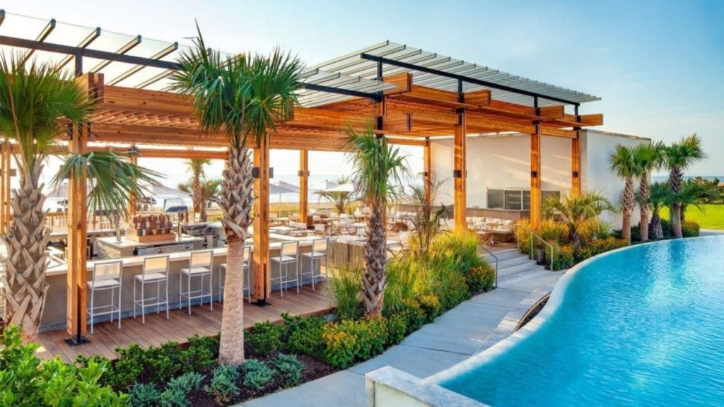 Beach bar at Embassy Suites by Hilton Virginia Beach Oceanfront Resort (Photo: Hilton)