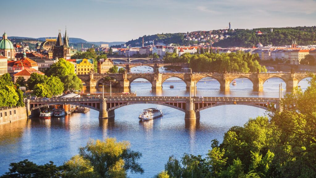 Charles Bridge and Lesser Town Tower in Prague (Photo: Shutterstock)