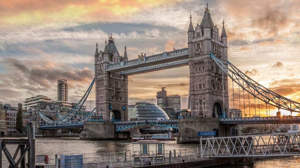Tower Bridge in London, England (Photo: Shutterstock)