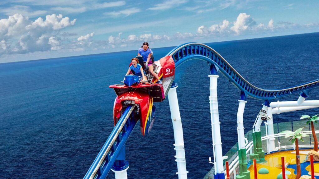 Coaster BOLT Karnaval dapat melaju dengan kecepatan hingga 40 mil per jam di atas jalur sepanjang 800 kaki (Foto: Carnival Cruise Line