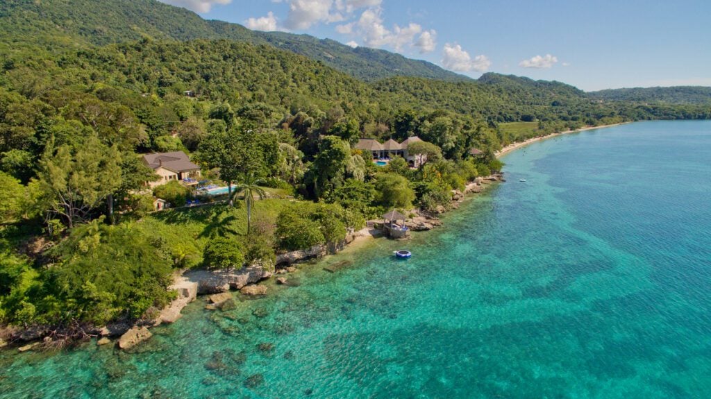 view of Jamaica all-inclusive Bluefields Bay Villas coast with jungle and water