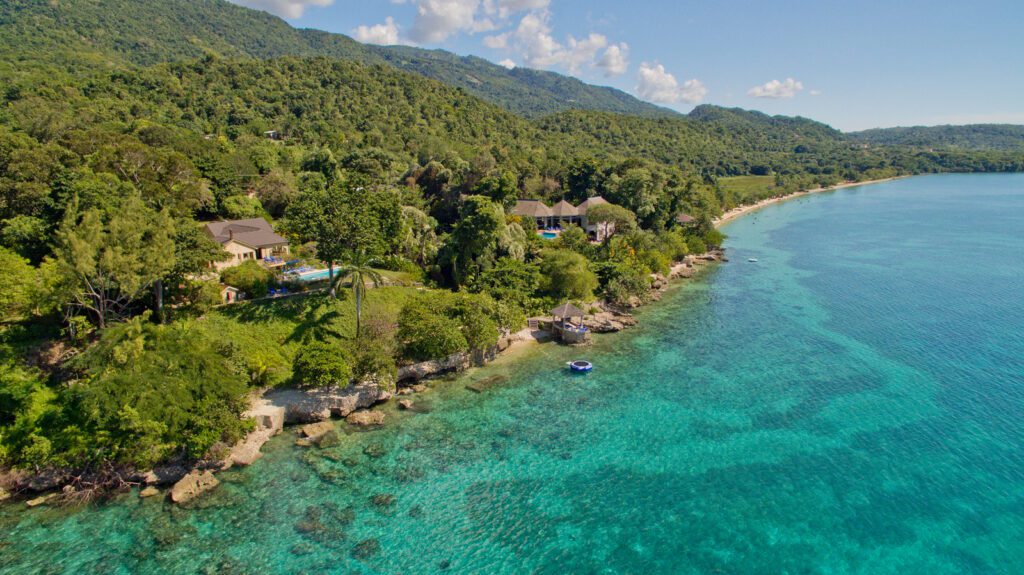 view of Jamaica all-inclusive Bluefields Bay Villas coast with jungle and water