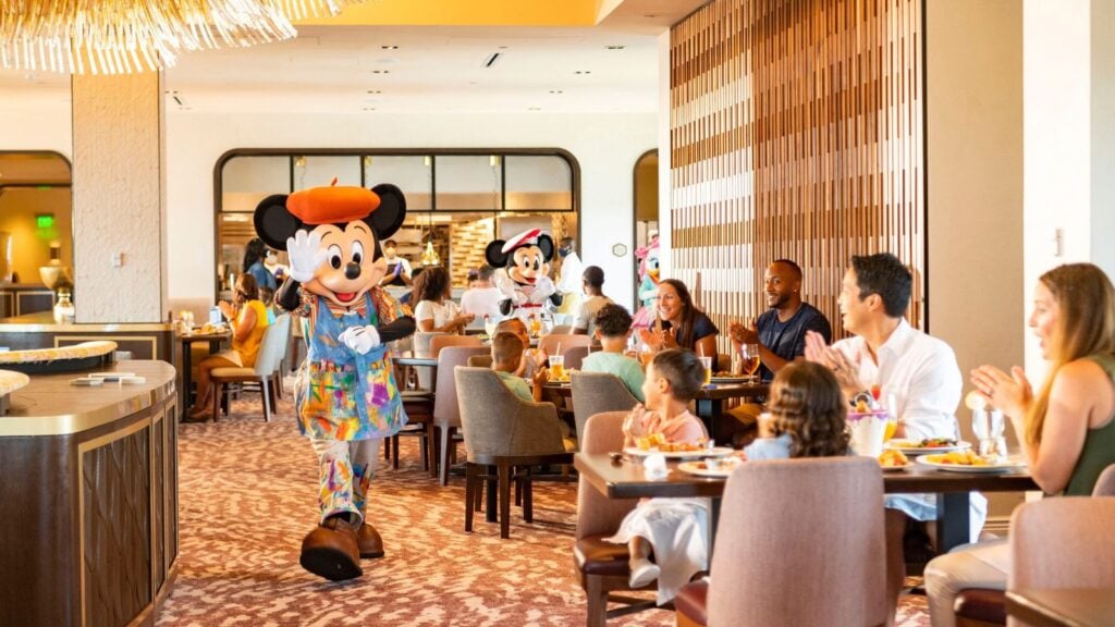 Character dining at Topolino's Terrace – Flavors of the Riviera (Photo: Disney)