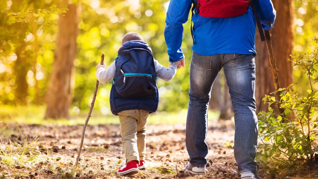 Father hiking with child (Photo: Shutterstock)