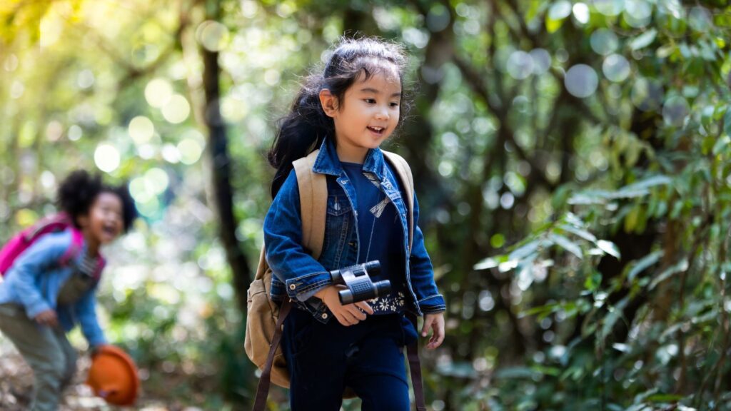 Kids hiking (Photo: Shutterstock)