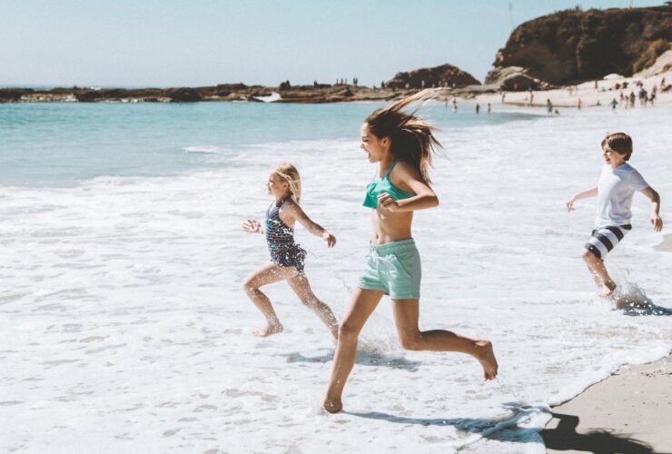 Kids playing in the water at Laguna Beach, California (Photo: Visit Laguna Beach)