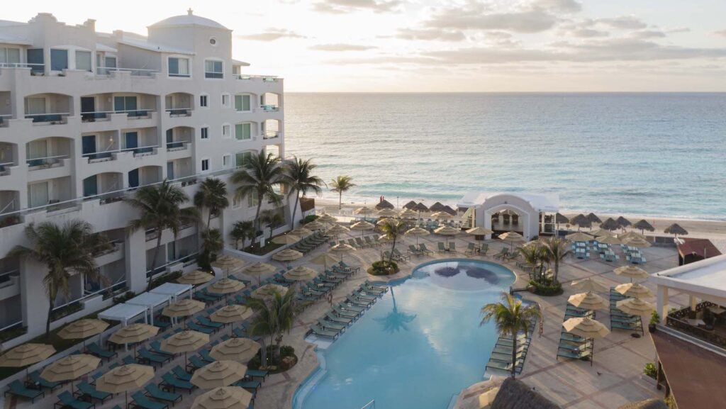 Wyndham-Alltra-Cancun-Resort