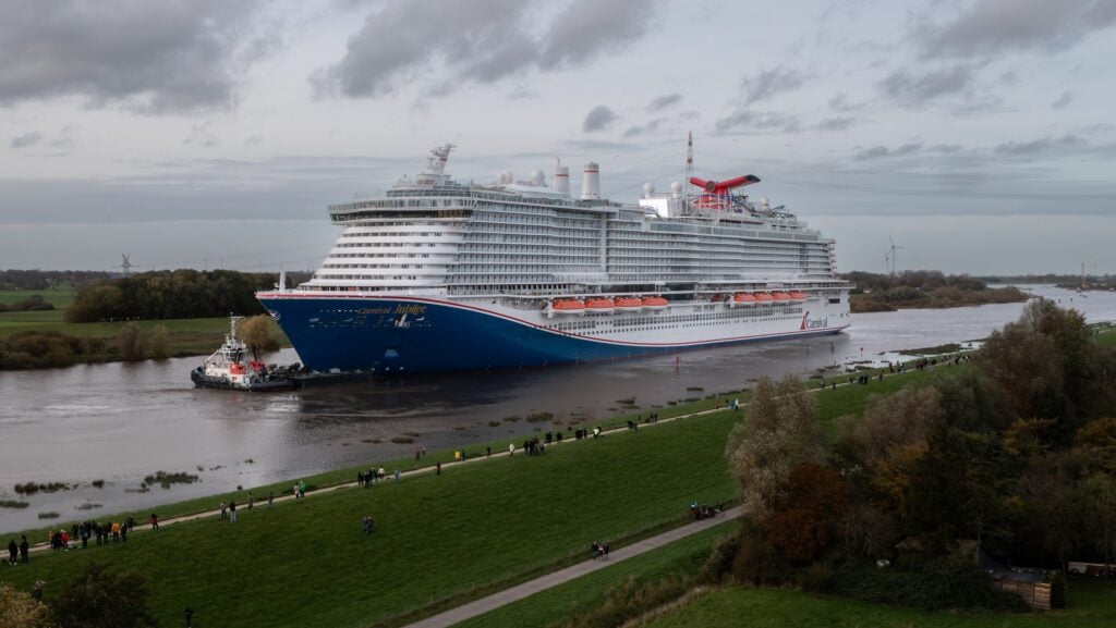 Carnival Jubilee finishes a conveyance of the river Ems