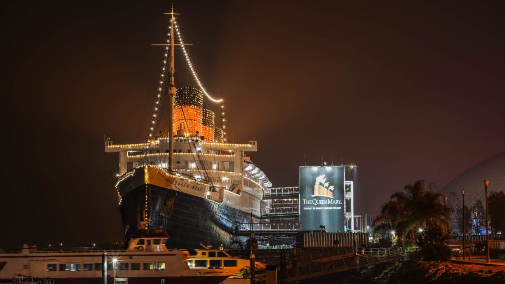 Queen Mary at night (Photo: Shutterstock)