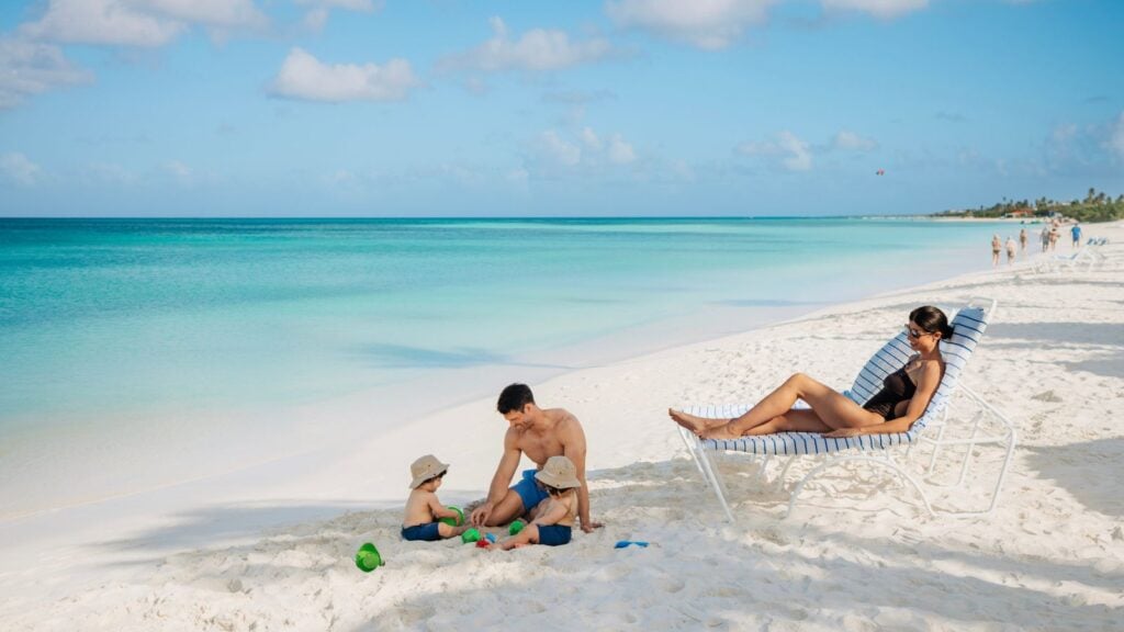 Family beach at Aruba Marriott Resort (Photo: Aruba Marriott Resort)