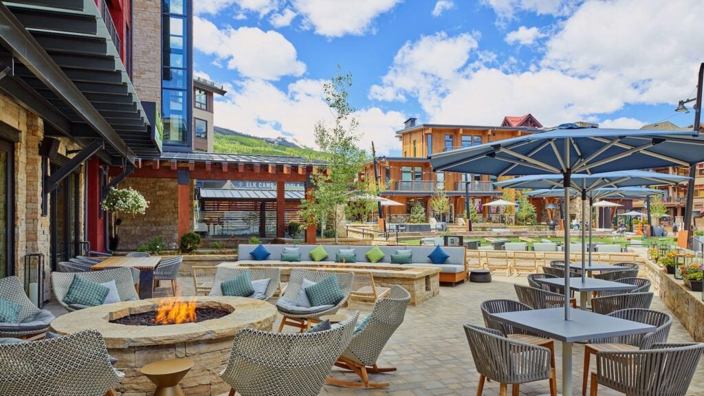 Limelight Snowmass Patio (Photo: Limelight Hotels)