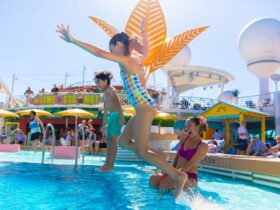 Pool area on Royal Caribbean's Navigator of the Seas (Photo: Royal Caribbean)