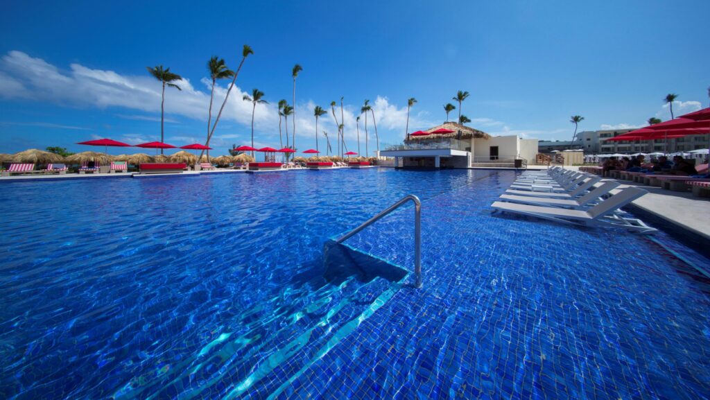 An empty infinity pool at Royalton Bavaro