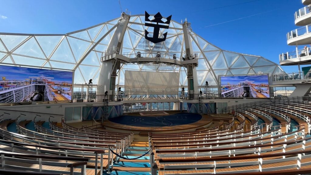 A look at the AquaTheater on Royal Caribbean's Wonder of the Seas (Photo: Megan duBois)