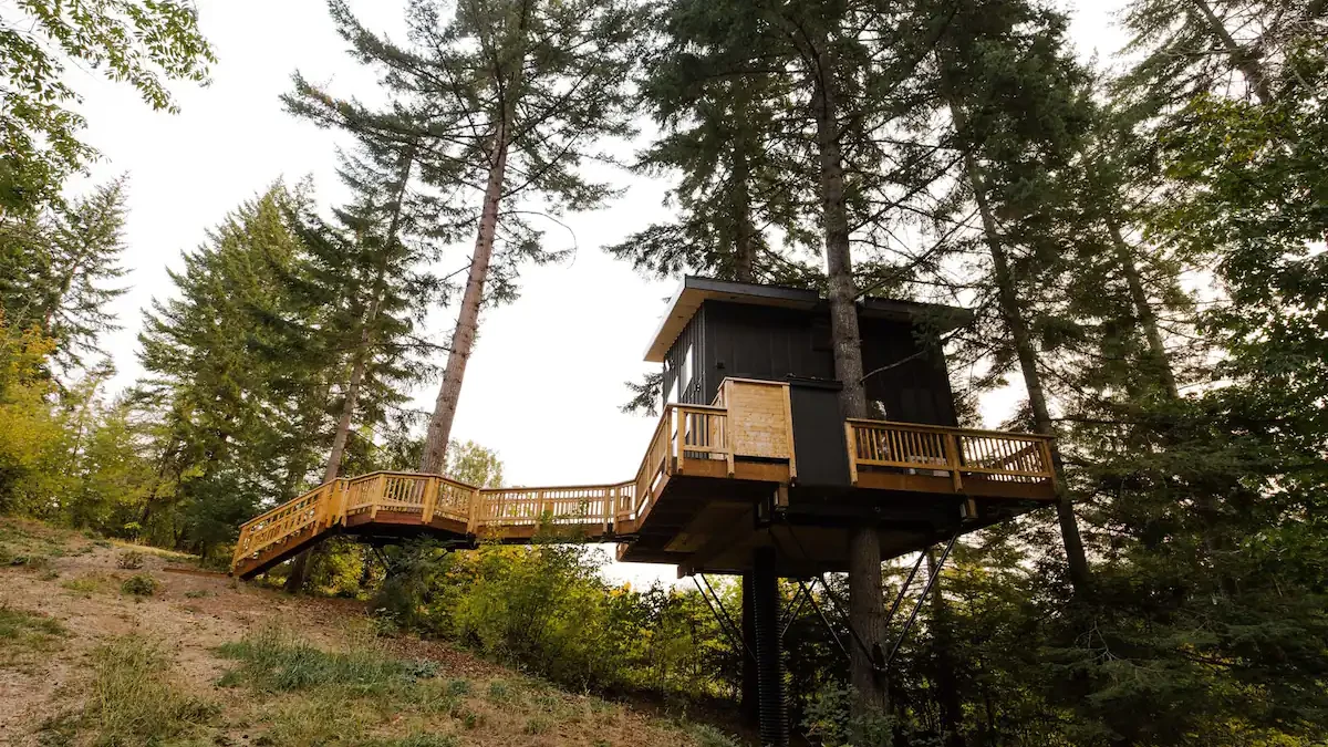 Klickat Treehouse Airbnb