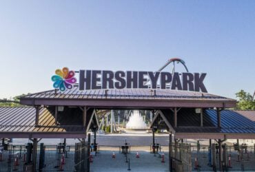 front entrance of Hersheypark theme park in Pennyslvania