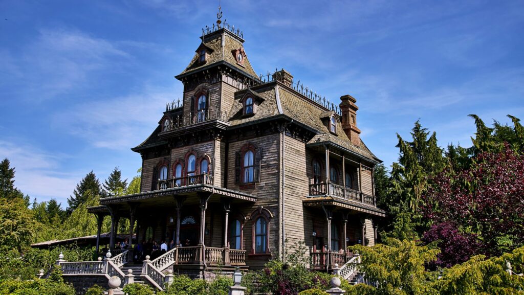 Dark haunted house ride at Disneyland Paris