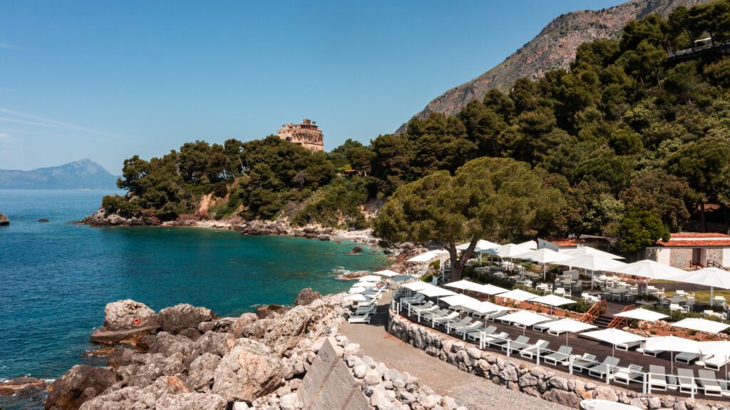 view of the beach and Il Carrubo restaurant at Santavenere Hotel in Italy