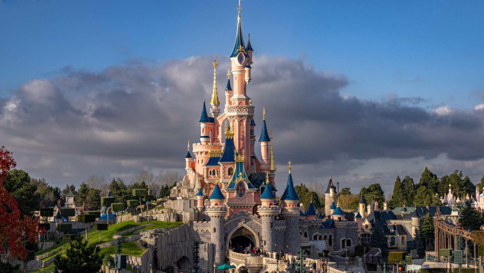 Everything you need to know about Disneyland Paris - FamilyVacationist