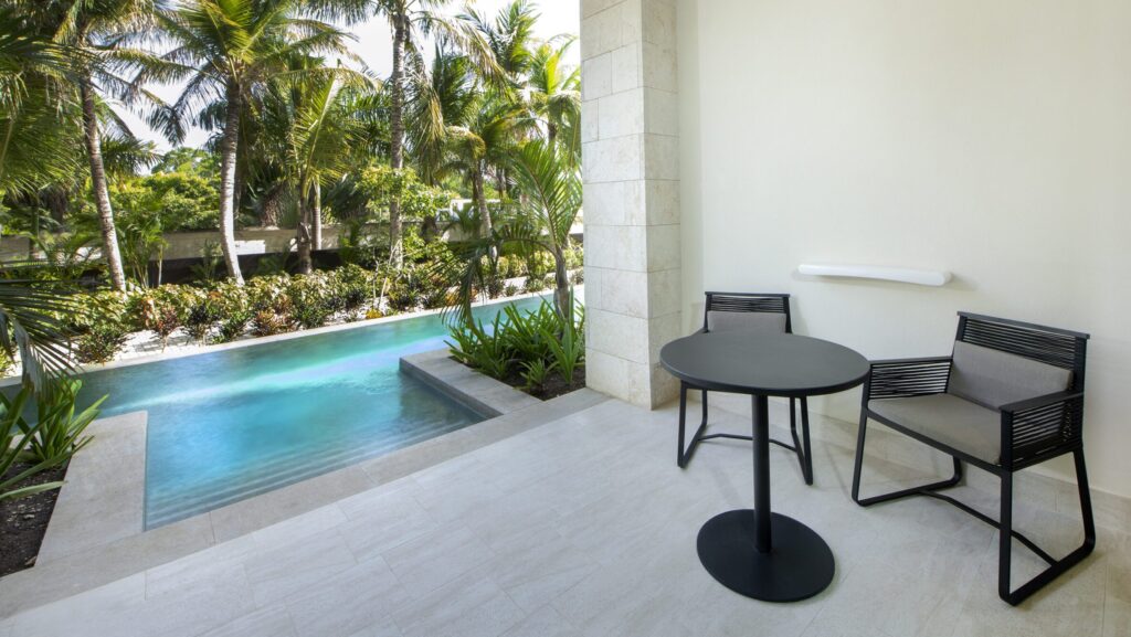 Swim-up room at Lopesan Costa Bávaro Resort (Photo: Lopesan Costa Bávaro)