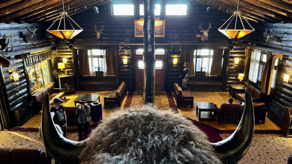 El Tovar lobby with bison horns in foreground