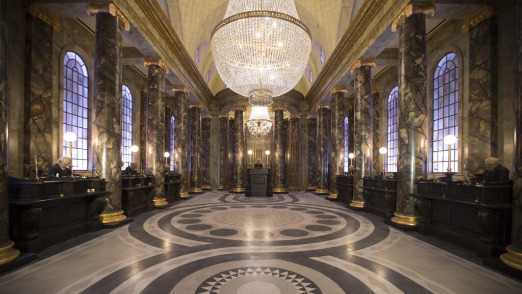 Entryway into Harry Potter and the Escape from Gringotts