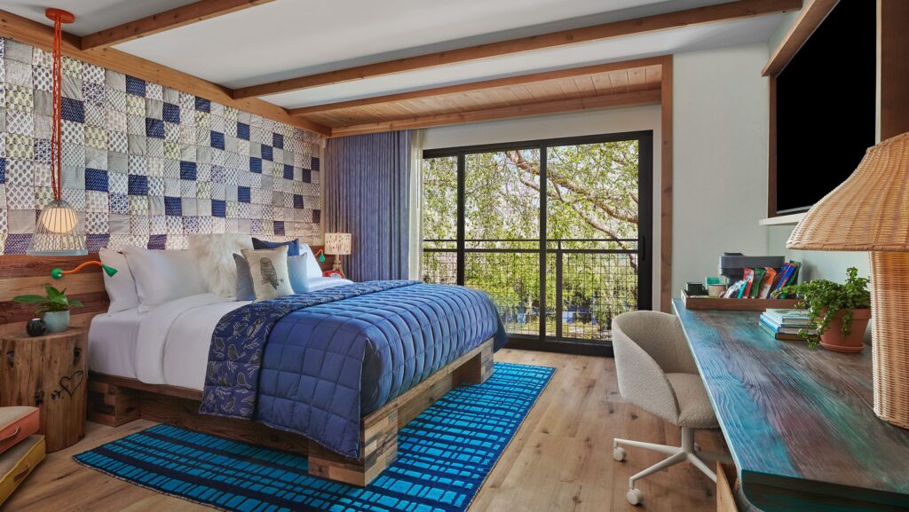 A guest room done up in cozy style with lots of wood accents at Treehouse Silicon Valley