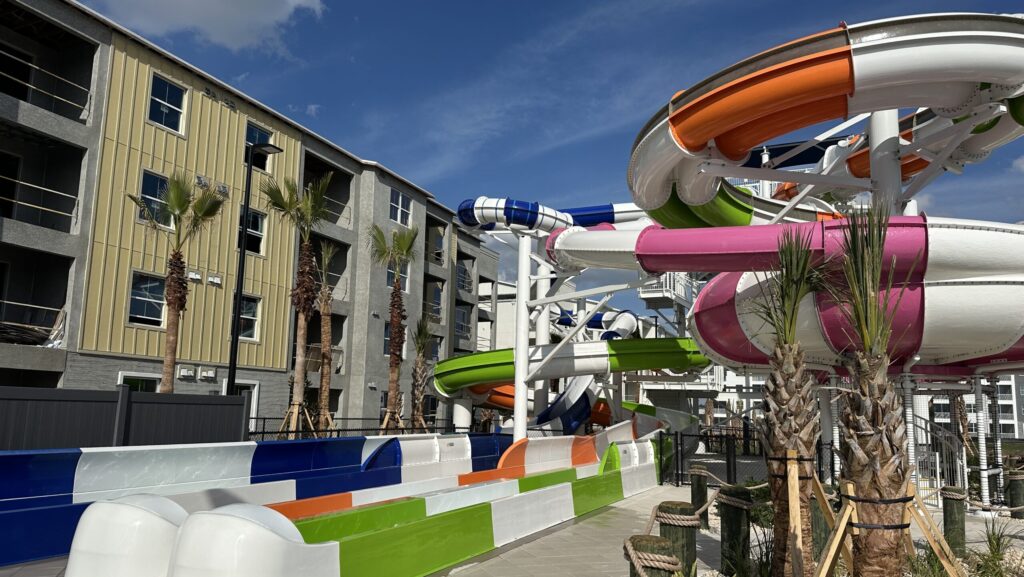 Colorers with colorful stripes at Villatel Orlando Resort