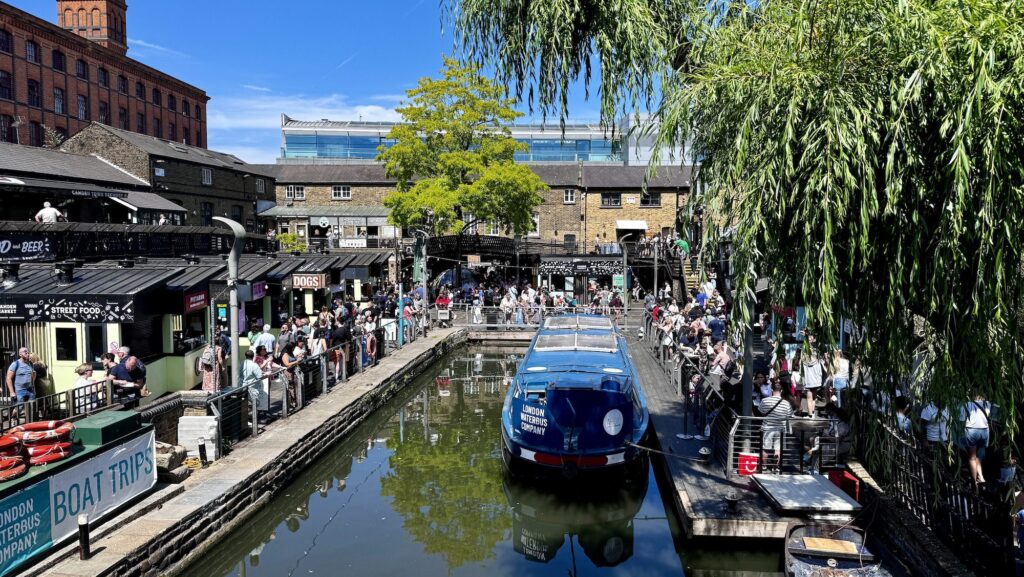 Camden di London pada hari musim panas