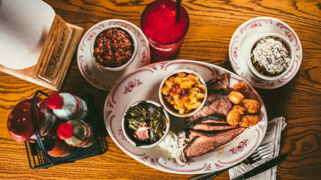 Piring panggangan dari Midwood Smokehouse