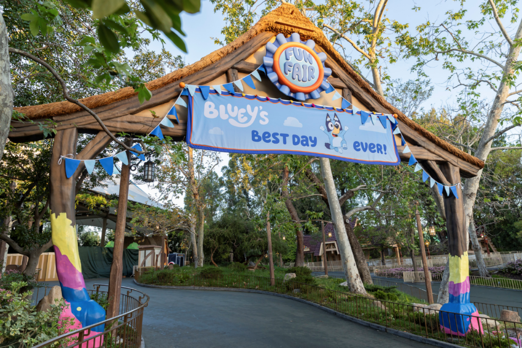 Hari Terbaik Bluey di Teater Fantasyland di Taman Disneyland