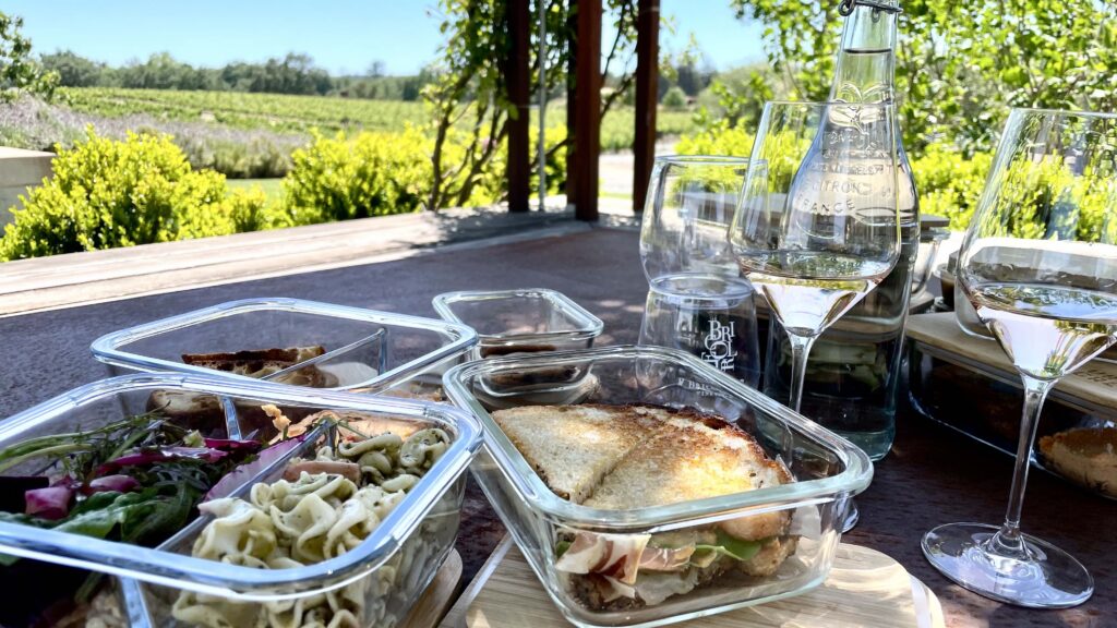 picnic at Bricoleur vineyard in Windsor California