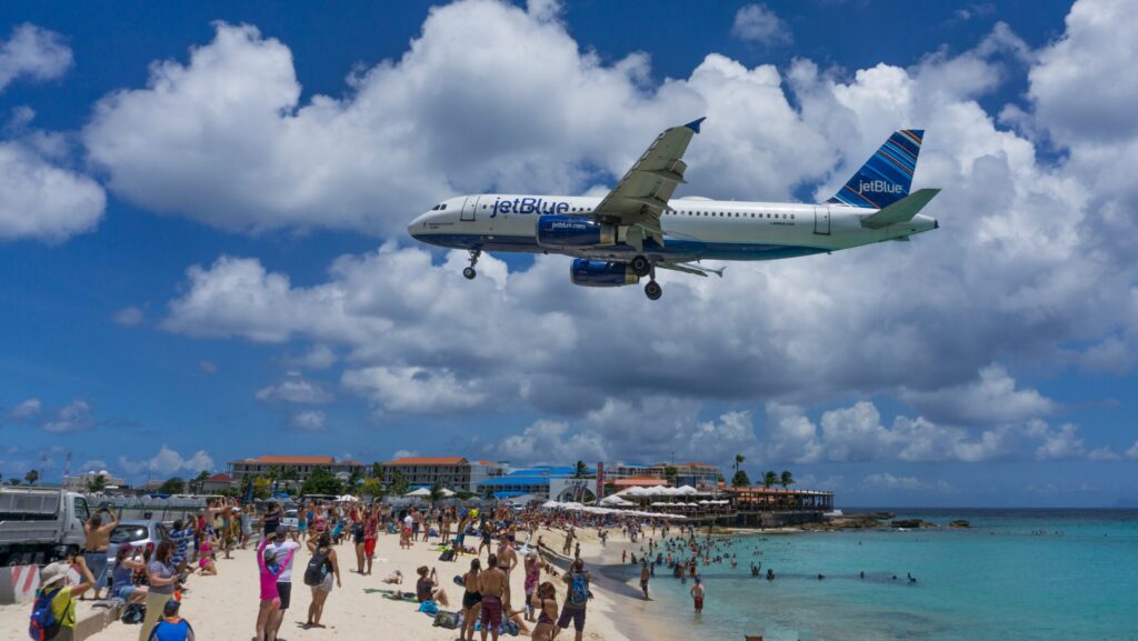 A JetBlue plane landing over Maho Beach on Saint Martin