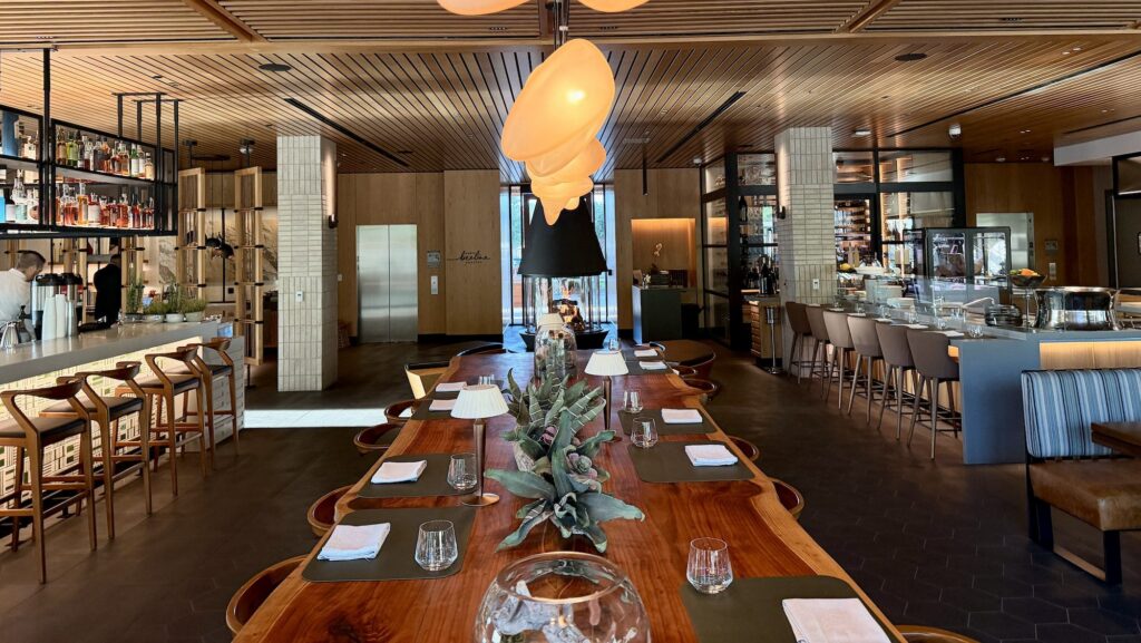 dining room of Folia restaurant at Appellation Healdsburg