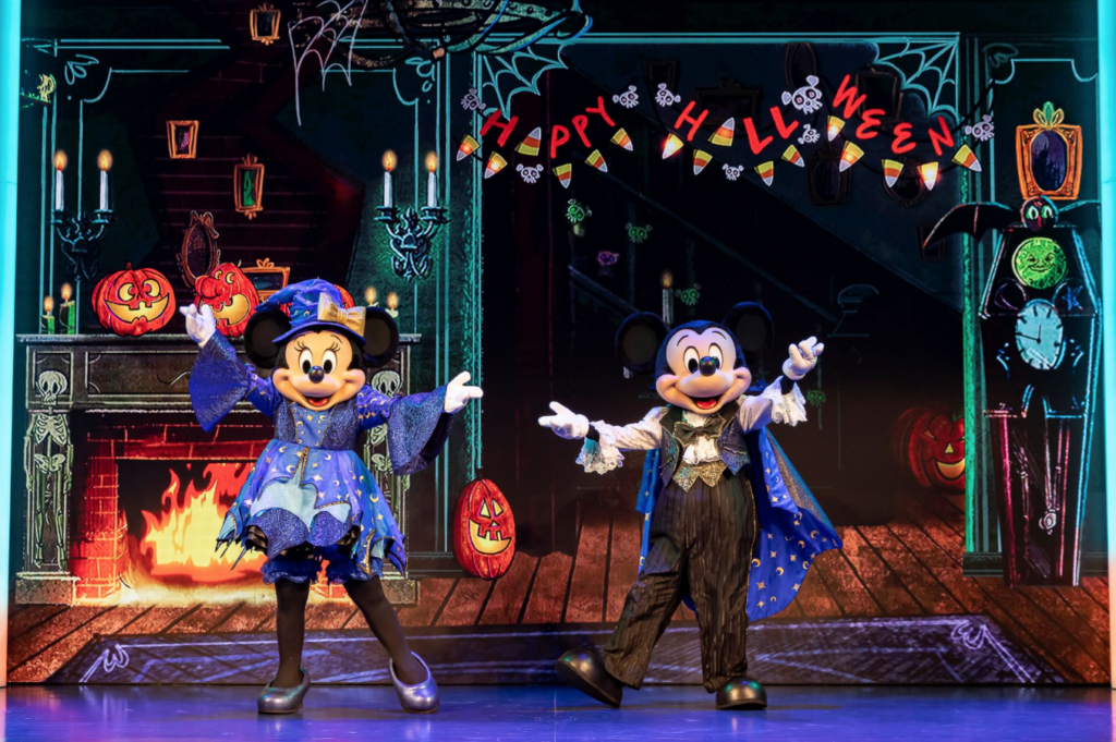 Pertunjukan Trick and Treat Mickey di Disney California Adventure