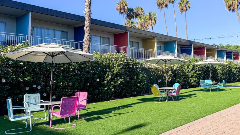 The Anaheim Hotel lawn area
