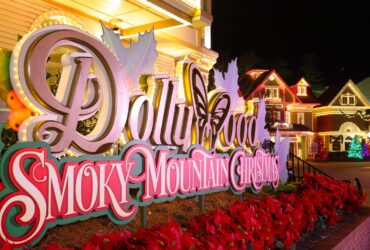Dollywood entrance sign at the holidays.